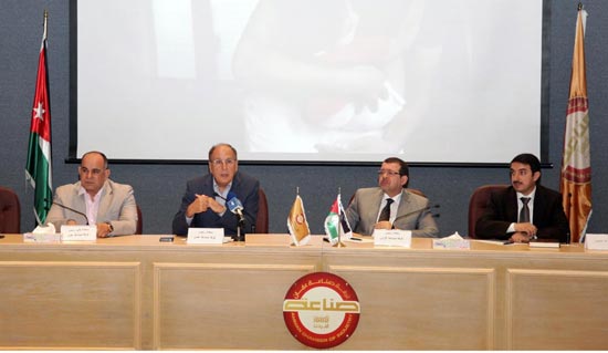 القطاع الصناعي يجمع مليون دينار دعما لغزة 