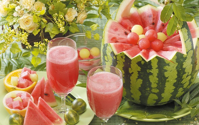 لماذا  تبدو  هذه  السيده أصغر بأربعين عاماً ؟  ..  صورة
