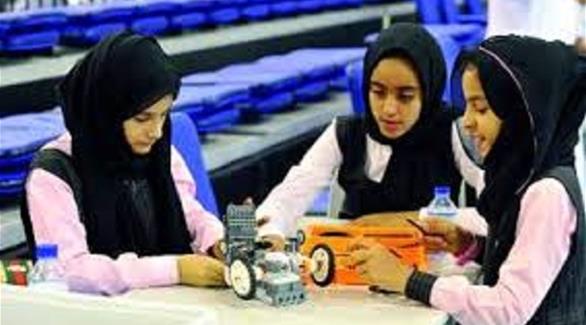 طالبات إماراتيات يبتكرن روبوتاً