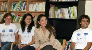 الملكة رانيا تشارك في اطلاق مشروع الشباب للعمل التطوعي