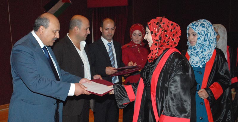 الهاشمية تحتفل بتخريج طلبة برامج الدبلوم التدريبي‎