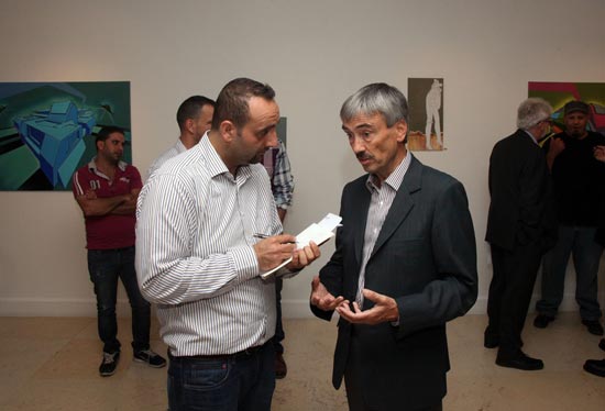 السفير البريطاني يفتتح معرض الفضاء العربي في عمان 