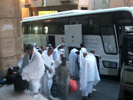 وزير الاوقاف يتفقد اوضاع الحجاج الاردنيين