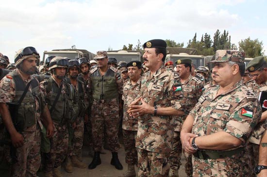 الزبن يطلع على الجاهزية القتالية  .. 