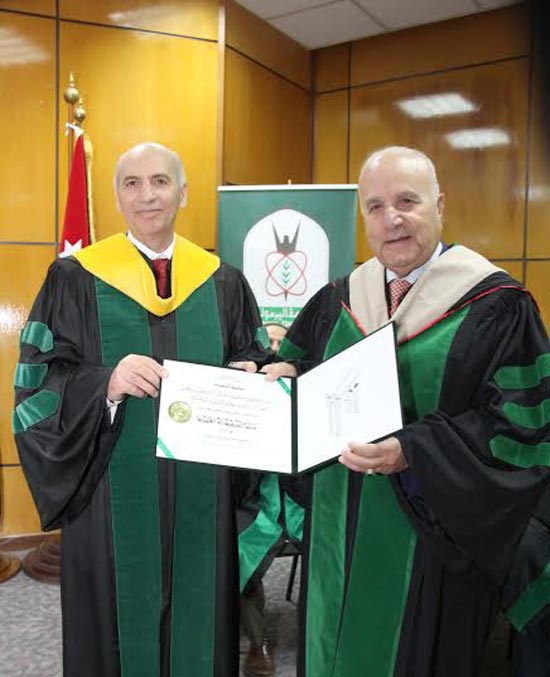 منح عدنان بدران الدكتوراه من اليرموك