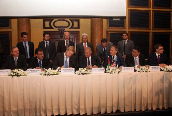 الحكومة توقع اتفاقيات توليد الكهرباء من الصخر الزيتي 