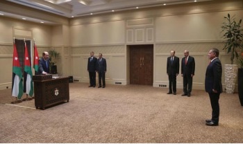 أعضاء في المحكمة الدستورية يؤدون اليمين أمام الملك