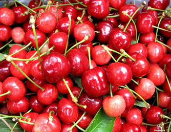 الفاكهة الحمراء تحمي البشرة من التجاعيد
