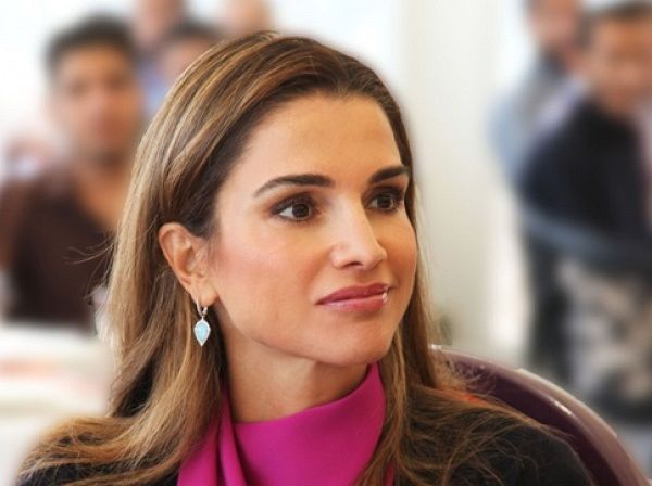 الملكة تزور موقع كلية العمارة والبيئة 