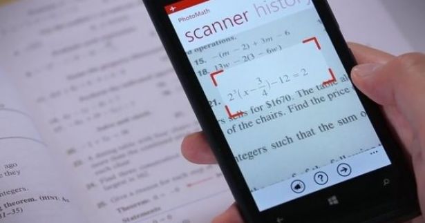 تطبيق هاتفي نعمة للطلبة وكابوس للمعلمين
