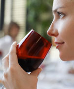 إفراط النساء بشرب الكحول يسبب الخرف