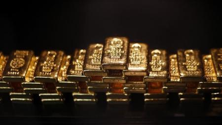 الذهب مستقر قرب أعلى سعر في أسبوعين 