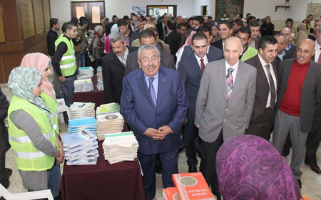الروابدة مخاطباً طلبة اليرموك: أنتم عدة هذا الوطن