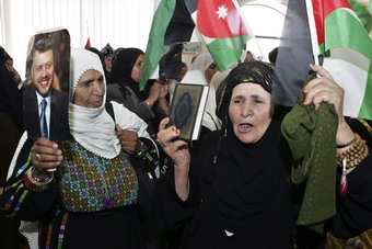 دموع وفرح في جسر الشيخ حسين بعودة الأسرى الأربعة 