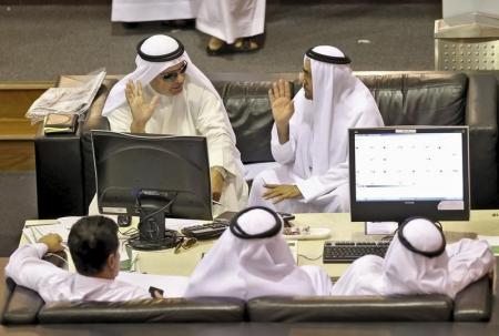  بورصات الخليج تتراجع مع هبوط النفط 