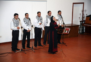 شلش تغني للمقاومة في مهرجان جامعة البترا 