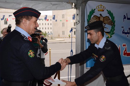 مديرية الامن العام تكرم ذوي الشهداء