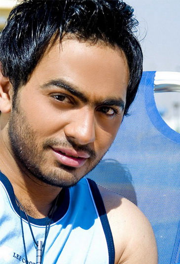 تامر حسني يشعل الحرب ويتحدى هيفاء وهبي