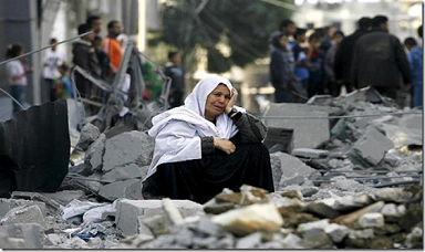 فلسطيني يحرق نفسه في غزة 