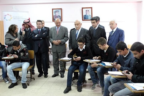 الذنيبات ونظيره التركي يزوران مدرسة الاميرة رحمة