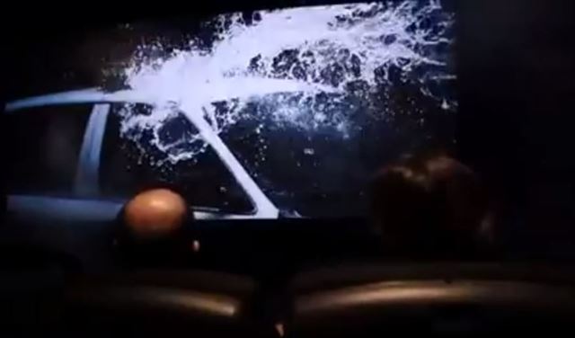 شاهد ..  هذا ما يحدث عندما تدغدغ السينما حواسك الخمس
