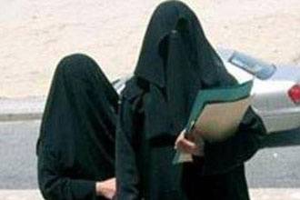 المرأة السعودية تضطر لشراء ملابسها الداخلية من رجال