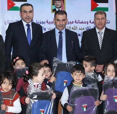 الميداني الأردني غزة 34 يوزع حقائب وقرطاسية