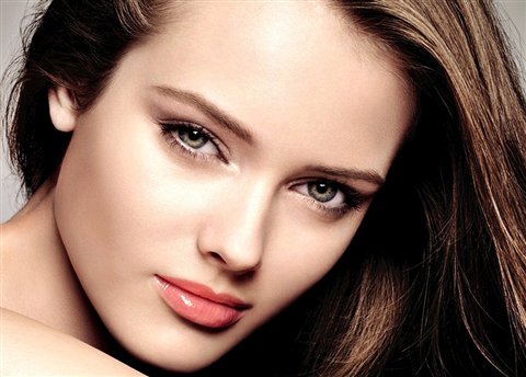 دراسة : المرأة الجميلة تُقصر عمر الرجل 