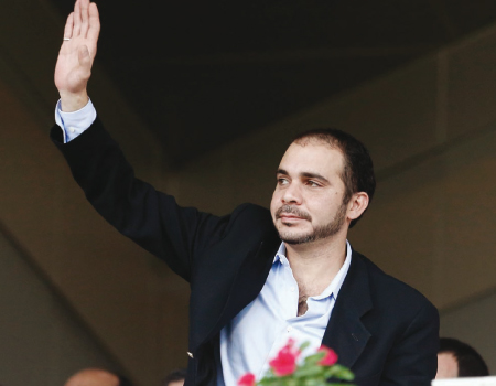 الأمير علي يهنئ لاعبات المنتخب النسوي