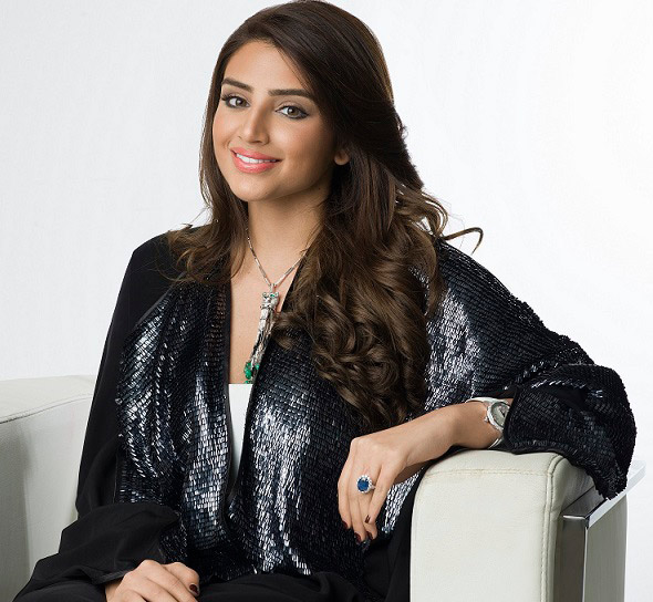 نور الجندل  أول اماراتية تدخل مهرجان كان للأزياء  ..  صور