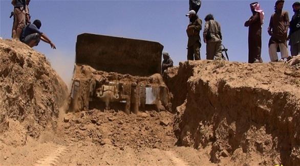 داعش يحيط الموصل بـ سور الخلافة !