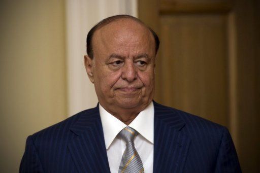 نقل الرئيس اليمني لمكان آمن بعد غارة على قصره
