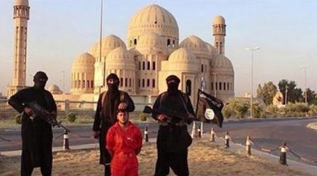داعش يذبح ثلاثة أشخاص 