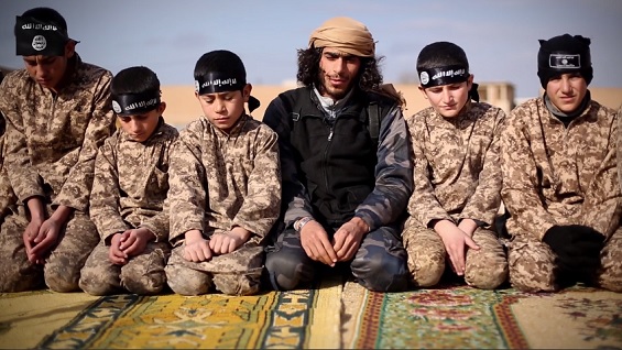 داعش يجند 400 طفل تحت مسمى أشبال الخلافة !