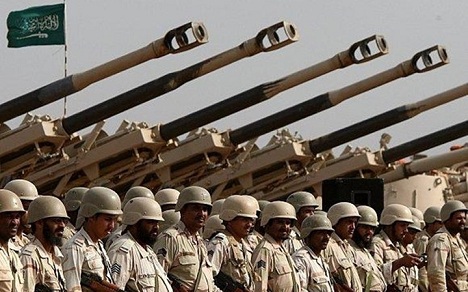 السعودية تنقل معدات عسكرية إلى حدود اليمن