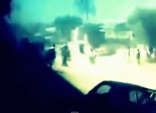 لحظة هروب الحوثيين من قصف عاصفة الحزم .. فيديو
