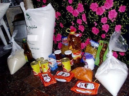 توزيع طرود غذائية في الكرك 
