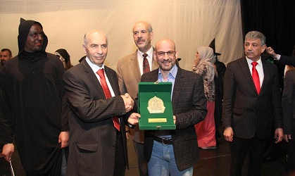 وزارة الثقافة تُهدي اليرموك النسخة الأولى من خزانة المسرح الأردني
