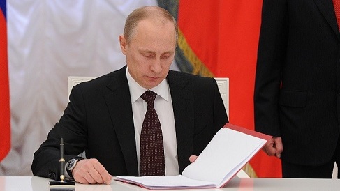 بوتين يبحث الوضع في اليمن مع مساعديه ونتنياهو 