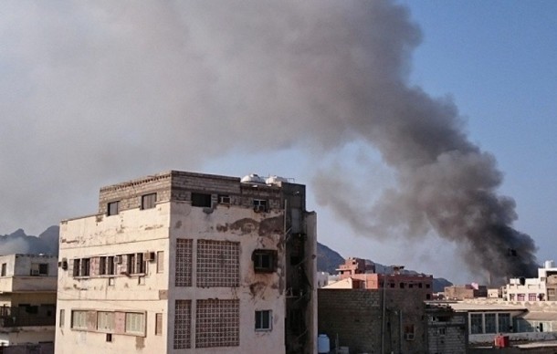 عدن  ..  معارك شرسة والجثث بالشوارع