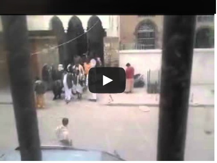 شاهد كيف تصرف المصلون عندما عرفوا أن خطيب الجمعة حوثي !