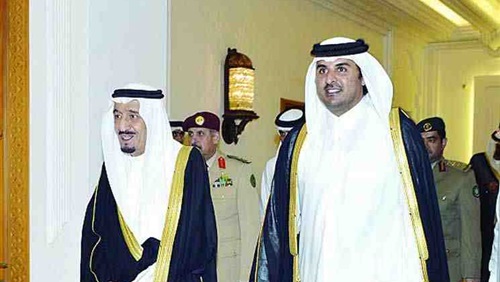 أمير قطر يصل السعودية في زيارة مفاجئة