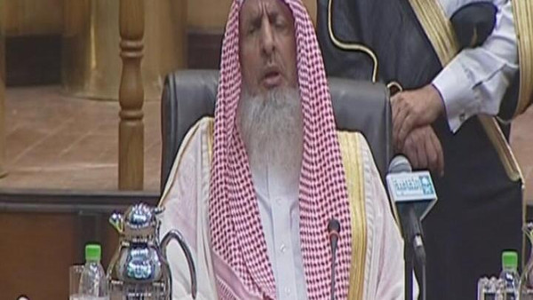 مفتي السعودية: أكل لحم المرأة أراجيف