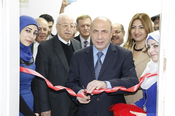  رئيس فيلادلفيا يفتتح مختبر الإرشاد النفسي