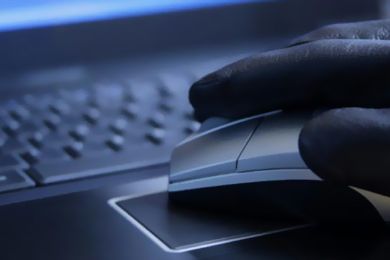 قراصنة إنترنت يستولون على 2.2 مليون إسترليني