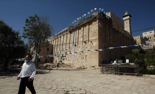 رفع علم إسرائيل فوق الحرم الإبراهيمي
