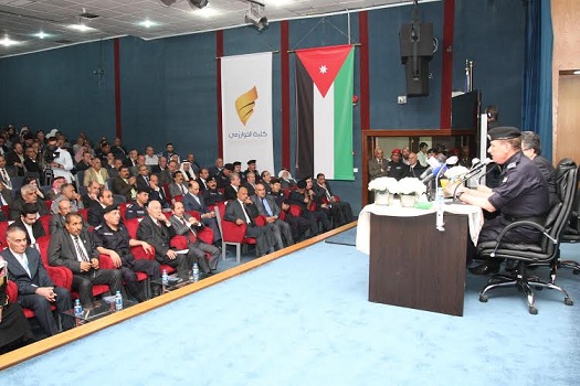 مدير الامن يلقي محاضرة أمام طلبة كلية الخوارزمي