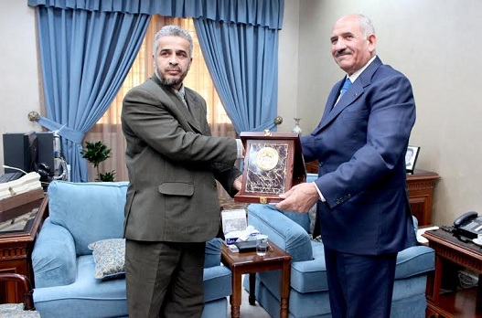 الذنيبات يكرم المعلم الرفاعي  ..  صور
