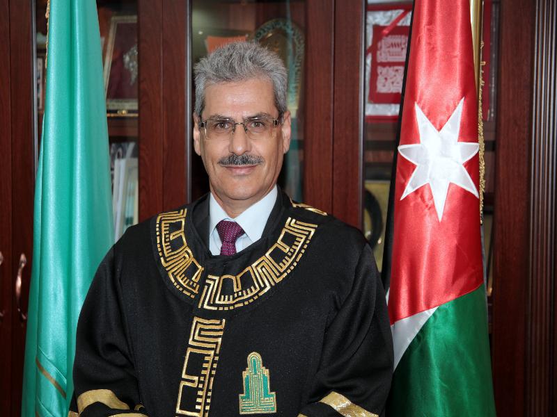 رئيس جامعة آل البيت يبحث مع العاملين مطالبهم 