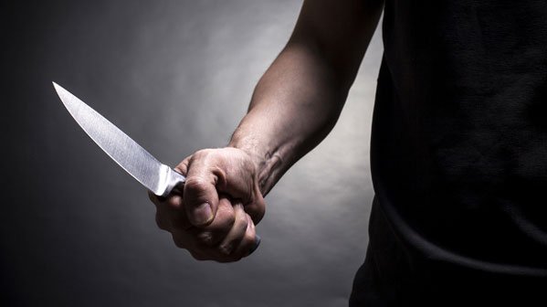 طعنات خطيرة لـ 3 من أصحاب الاسبقيات 